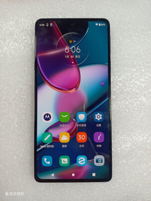 %title插图%num 摩托罗拉moto edge X30新骁龙8旗舰 超大底前后三主摄 10亿色144Hz超感臻彩屏 5G拍照手机 12GB+256GB 秋桐影