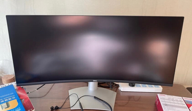 %title插图%num 戴尔(DELL)34英寸 WQHD 带鱼屏 低蓝光 FreeSync技术 100Hz刷新率 内置音箱 1800R 电脑显示器 S3422DW