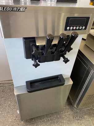 三,志高(chigo)冰淇淋机网友对比评测