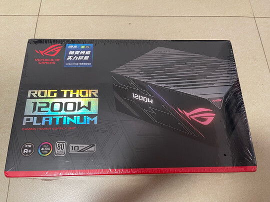 %title插图%num 华硕(ASUS)玩家国度ROG电源1200W(核心十年保修/白金牌认证/神光同步/OLED显示屏/全日系电容/含套线)