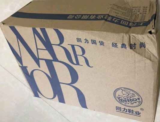 儿童运动鞋