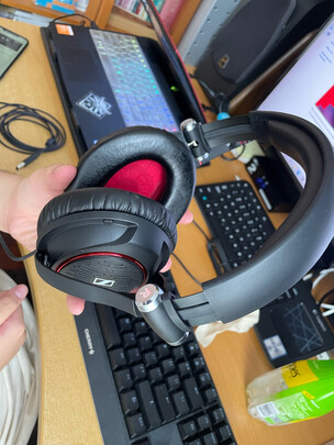 森海塞尔（Sennheiser）GSP300  游戏吃鸡教学音乐耳机 封闭头戴 自动静音话筒 超舒适记忆海绵 黑色