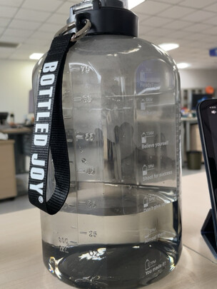 运动水杯