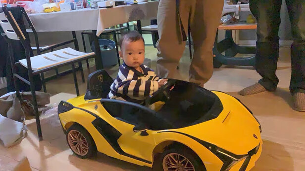 儿童电动车