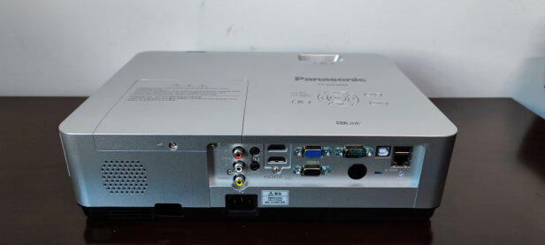 %title插图%num 松下(Panasonic)PT-WZ4000 无线投影仪 投影机办公 培训教学 家庭影院(全高清 4000高流明 手机同屏)