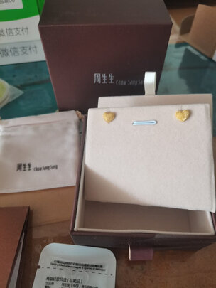 黄金耳钉