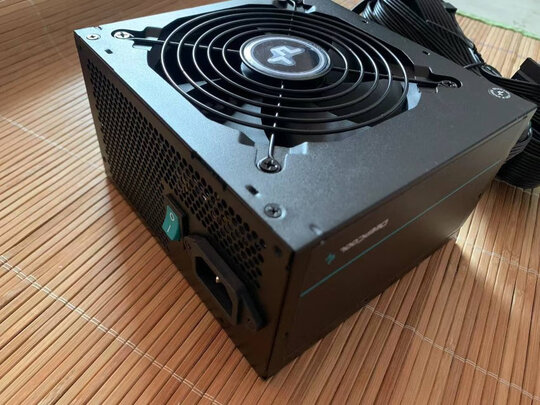 九州风神（DEEPCOOL）额定750W PM750D电源 台式机电脑 金牌电源（80PLUS金牌/日系大电容/5年质保）