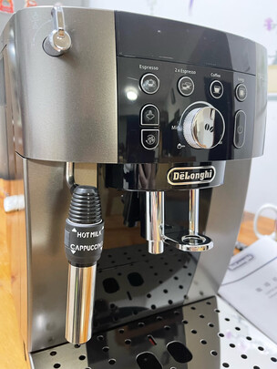 %title插图%num 德龙(Delonghi)咖啡机 意式15Bar泵压 一键卡布奇诺 家用双锅炉全自动 原装进口 ECAM23.260.SB