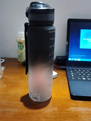 运动水杯