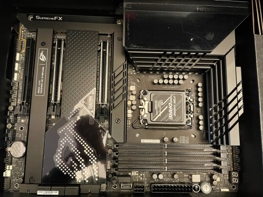 主板|华硕ROG MAXIMUS Z690 HERO主板到底怎么样，参数如何！