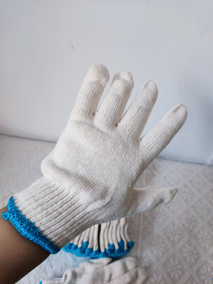 手套?质量不错,做工紧致,针织密实!棉线手套,耐磨防滑,吸汗透气!