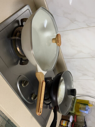 麦饭石不粘锅