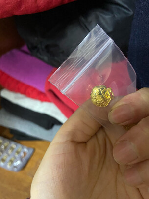 黄金吊坠