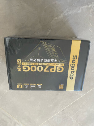 %title插图%num 鑫谷(Segotep)额定600W GP700G黑金版电源(金牌认证/宽幅/背线/温控风扇/台式机电脑主机箱游戏电源)