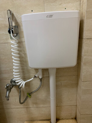 水箱蹲便器