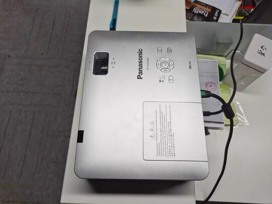 %title插图%num 松下(Panasonic)PT-WZ4000 无线投影仪 投影机办公 培训教学 家庭影院(全高清 4000高流明 手机同屏)