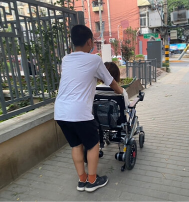 电动轮椅车