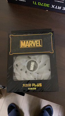 Tt（Thermaltake）大台风240一体式CPU水冷散热器 美国队长版 漫威正版授权（ARGB可旋转OLED水冷头/高效能)