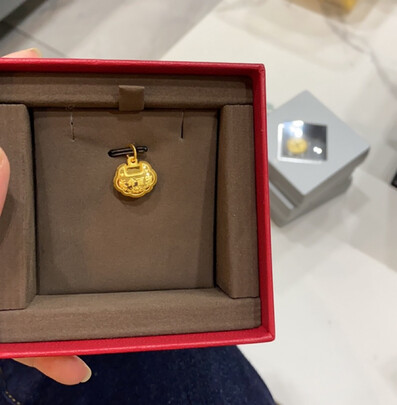 黄金吊坠