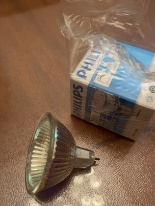 三,飞利浦(philips)卤素灯杯网友对比评测