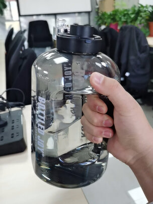 运动水杯