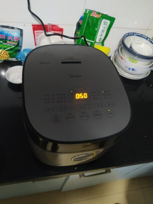 %title插图%num 美的(Midea)纤V 智能电饭煲电饭锅3-8人家用4升大容量一级能效IH电磁加热预约精铁釜蒸米饭锅FB40S701
