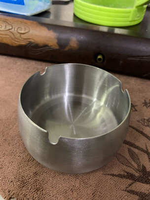 烟灰缸