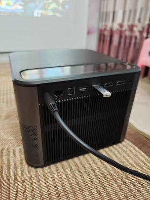 %title插图%num 当贝 F5 投影仪家用投影机家庭影院(旗舰级芯片 4G+64G 高亮2800ANSI 自动入幕 激光自动对焦 低延迟)