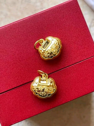 黄金吊坠