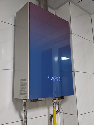 %title插图%num 海尔(Haier)出品统帅16升燃气热水器燃气 家用双增压零冷水渐变色触屏强排式节能省气恒温LX9 16升【多点供水】