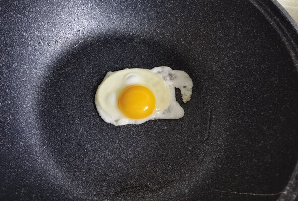 麦饭石不粘锅