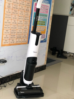 吸尘器|评测细节：讲一讲看，美的洗地机X8怎么样？用后一周讲实情真相？