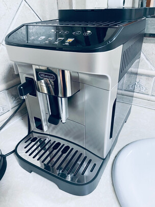 %title插图%num 新品 德龙Delonghi进口全自动家用咖啡机 E LattePlus图标触摸控制一键多种奶咖 E LattePlus
