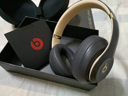 %title插图%num Beats Studio3 Wireless 录音师无线3 头戴式 蓝牙无线降噪耳机 游戏耳机 - 白色
