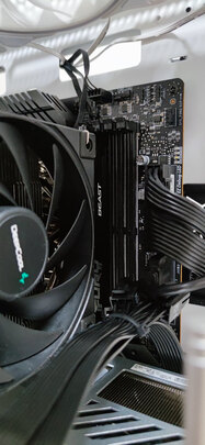 主板|客观评价微星MAG Z690 TOMAHAWK WIFI主板怎么样？上手三周说真相