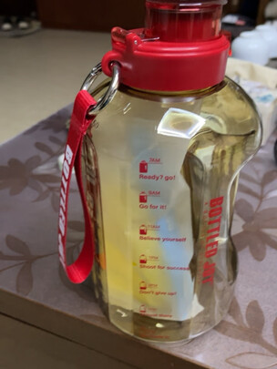 运动水杯