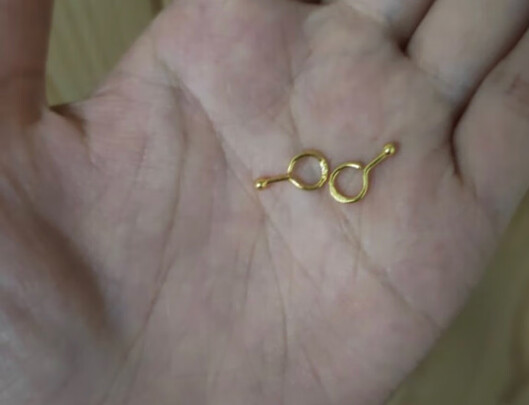 黄金耳钉
