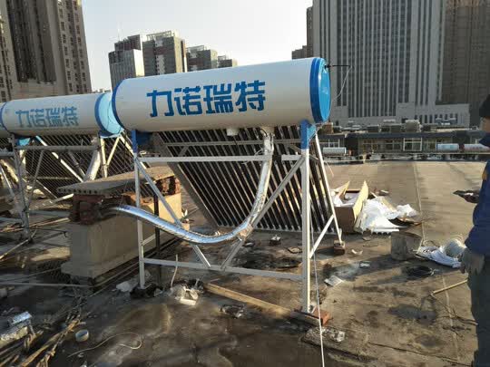 力诺瑞特太阳能热水器电辅助加热
