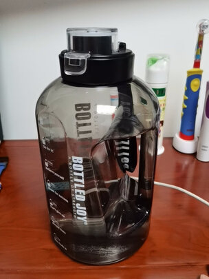 运动水杯