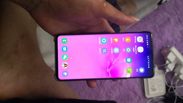 三星galaxy s10和华为mate20pro哪个好?细节区别有?