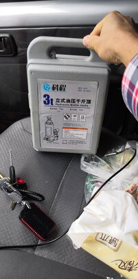 汽车液压千斤顶