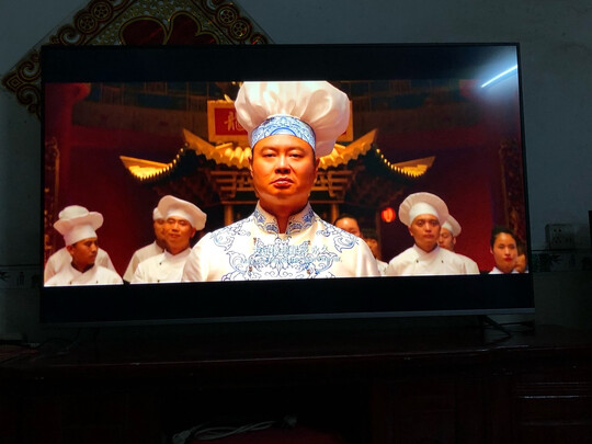 TCL65L8电视|外观展示TCL65l8和65v2区别大不大呢？上手一周说感受真相？