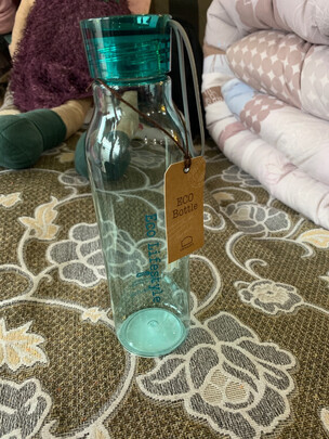 运动水杯