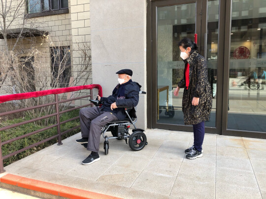 图片[1] - 凯莱宝好吗？老人折叠电动轮椅18公里四轮减震残疾代步车 - 淘实惠