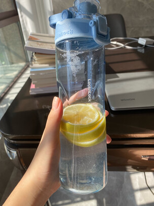 运动水杯