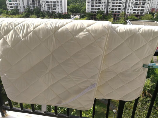 京东京造抗菌床褥床垫|看完不迷路：京东京造抗菌床褥怎么样？到底值不值得选购呢？