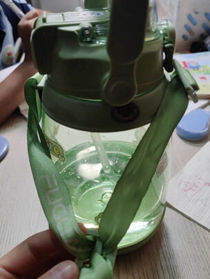 吸管水杯
