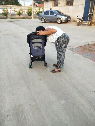 婴儿车