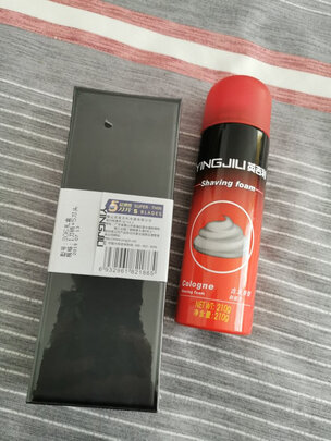 剃须泡沫