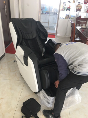 按摩椅|荣泰按摩椅和芝华士按摩椅哪个好？评测这么选靠谱？